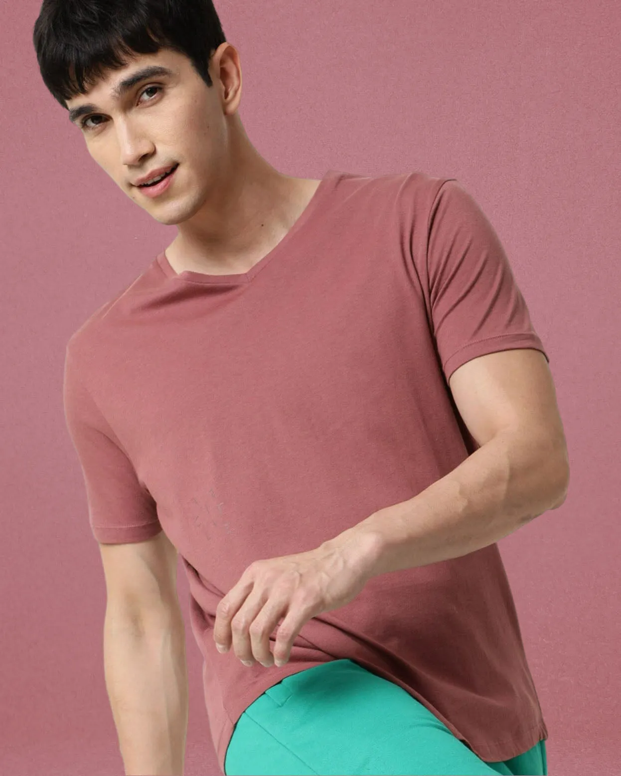 Rare Rabbit Articale Men's Cleok Pink Solid V-Neck Relaxed Fit Half Sleeves T-Shirt