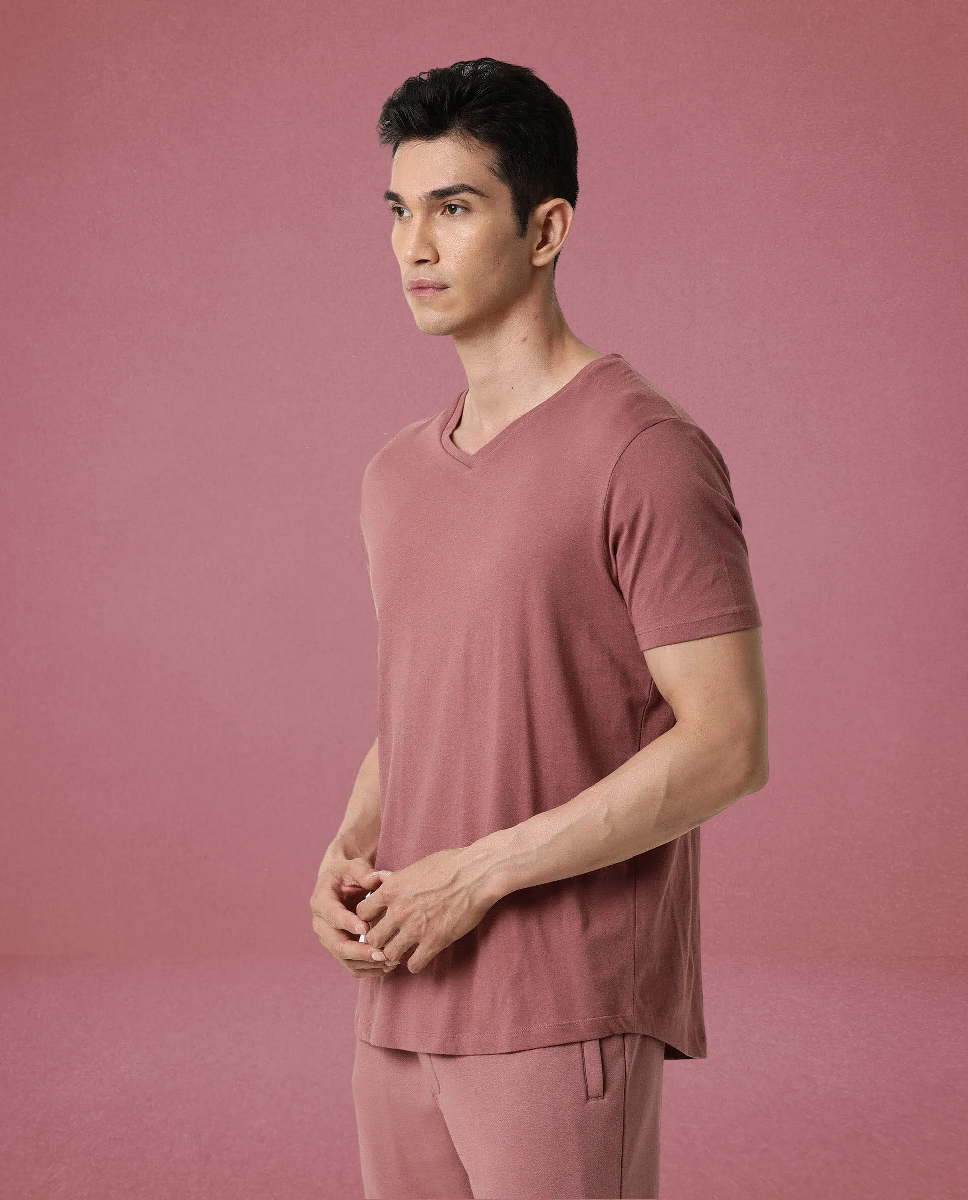 Rare Rabbit Articale Men's Cleok Pink Solid V-Neck Relaxed Fit Half Sleeves T-Shirt